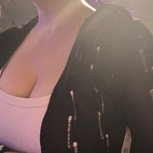 828-(NWT) (S)Jones NewYork Elegant black knit cardigan. Perfect for layering.